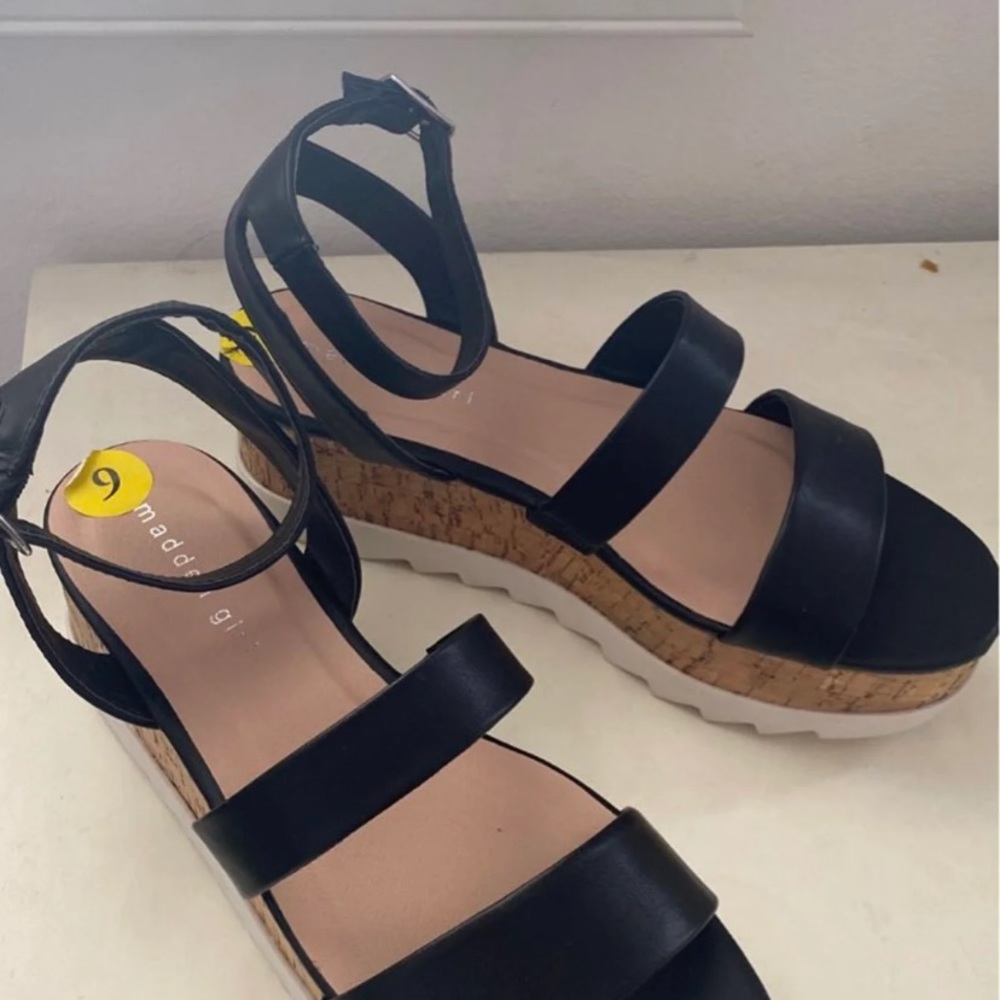 Madden Sandals Size 9 - Picture 2 of 3